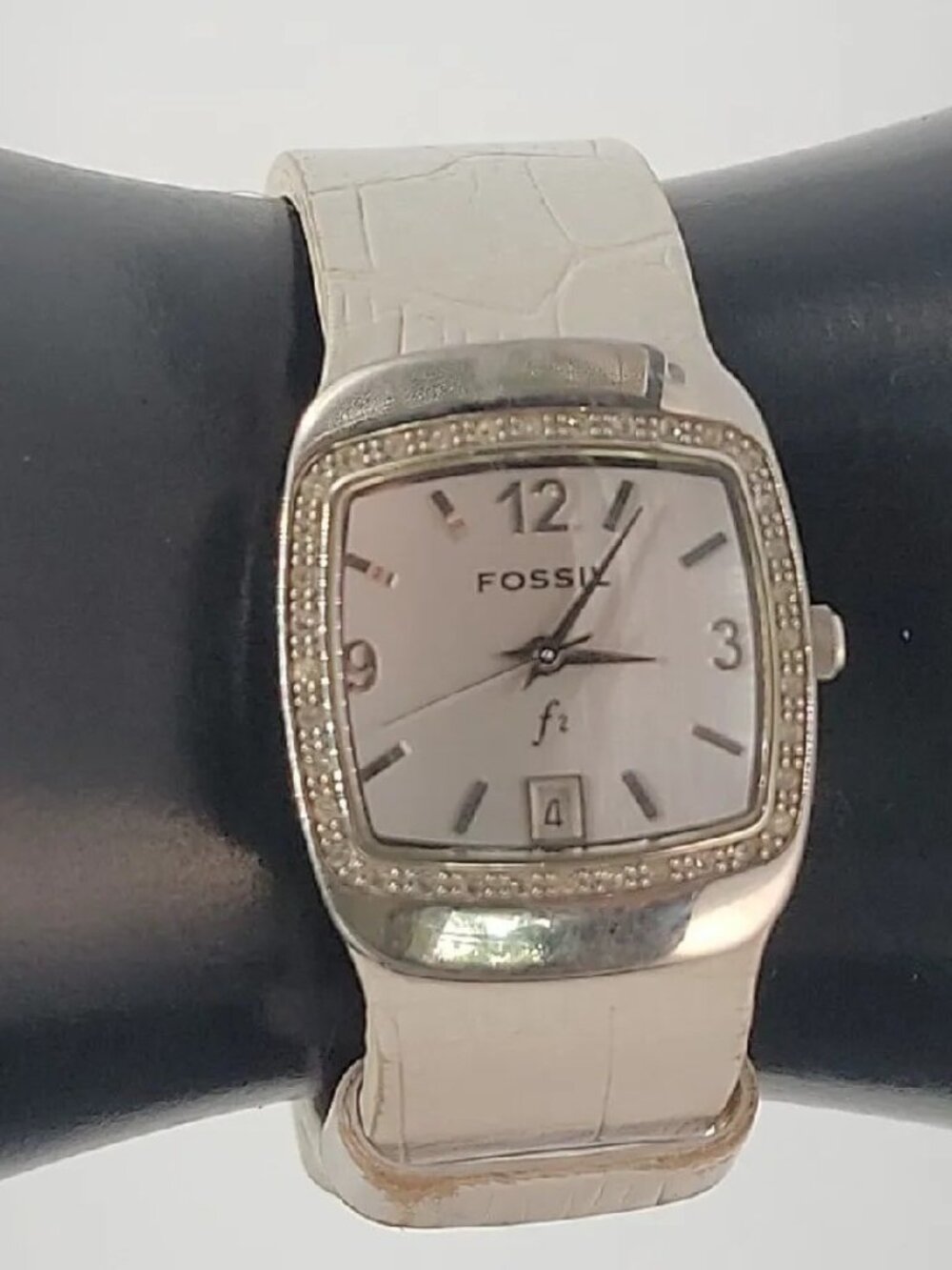 Vintage Fossil F2 ES-9906 Women's Crystal Watch Silver & White 25mm 7" Date